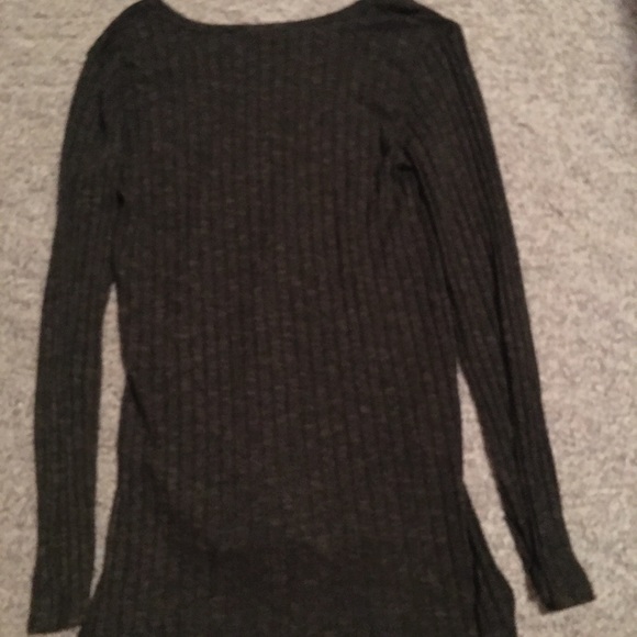 CUTE GREY LONG SLEEVE!! - Picture 2 of 2